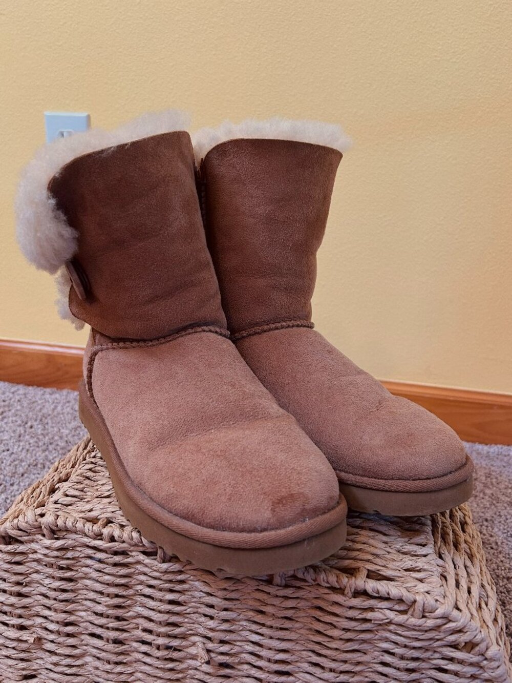 Ugg Bailey Button II (Women's Size 10) Color: Chestnut